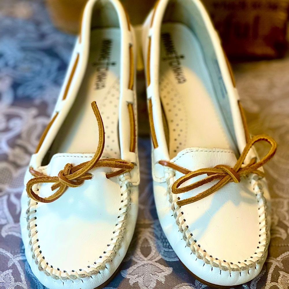 Minnetonka moccasin size 7